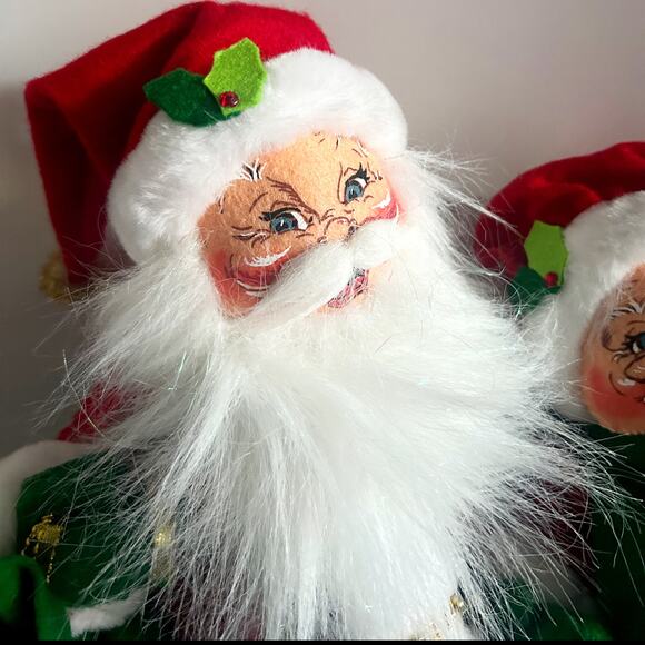 Annalee Mr and Mrs Claus w/ Presents Christmas Plush Statues 19” EUC 2008 - Picture 2 of 11